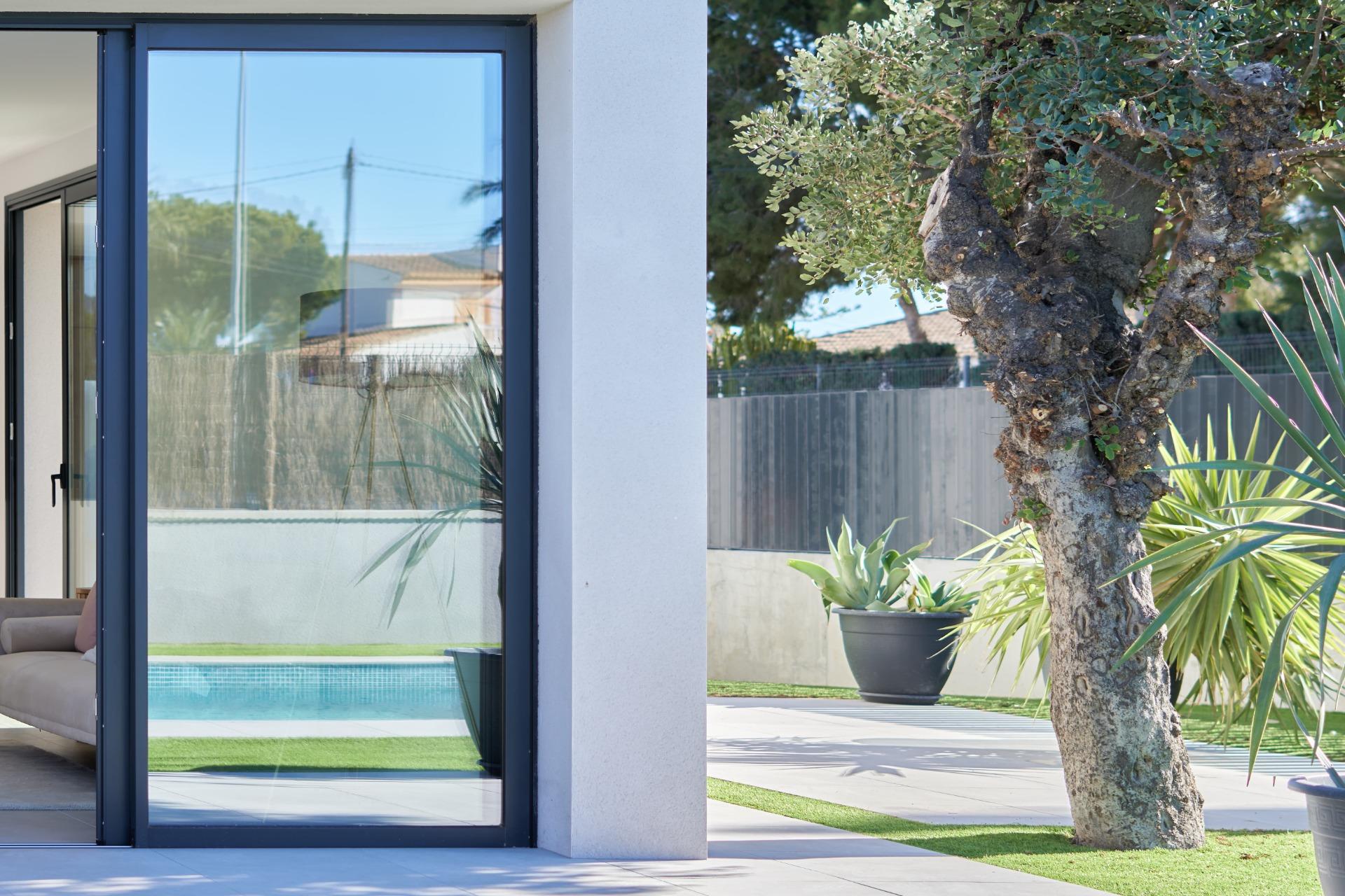 Apartamentos de lujo de nueva construcción en Estepona, a solo 400 m de la playa - Imagen 37