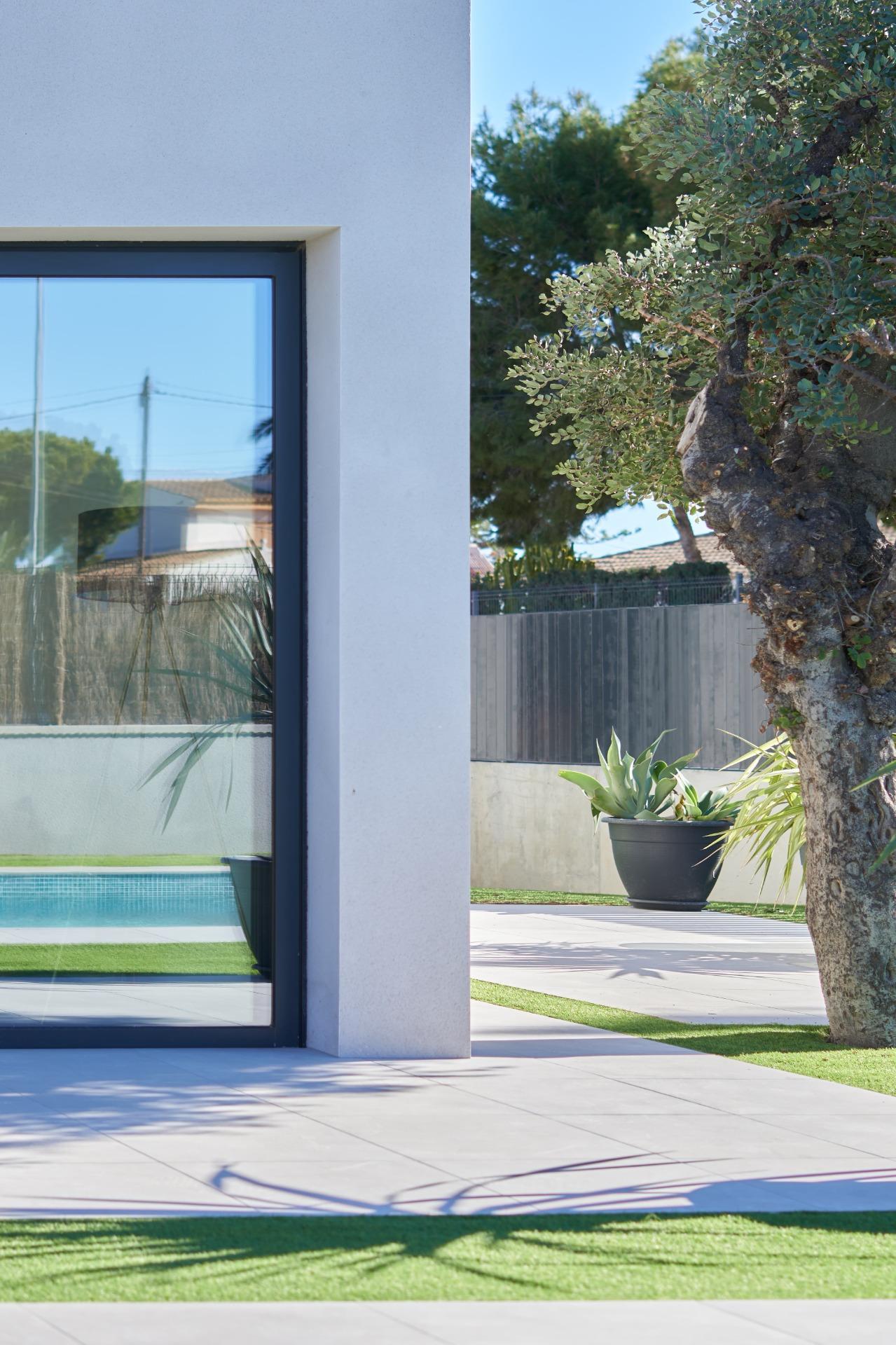 Apartamentos de lujo de nueva construcción en Estepona, a solo 400 m de la playa - Imagen 38