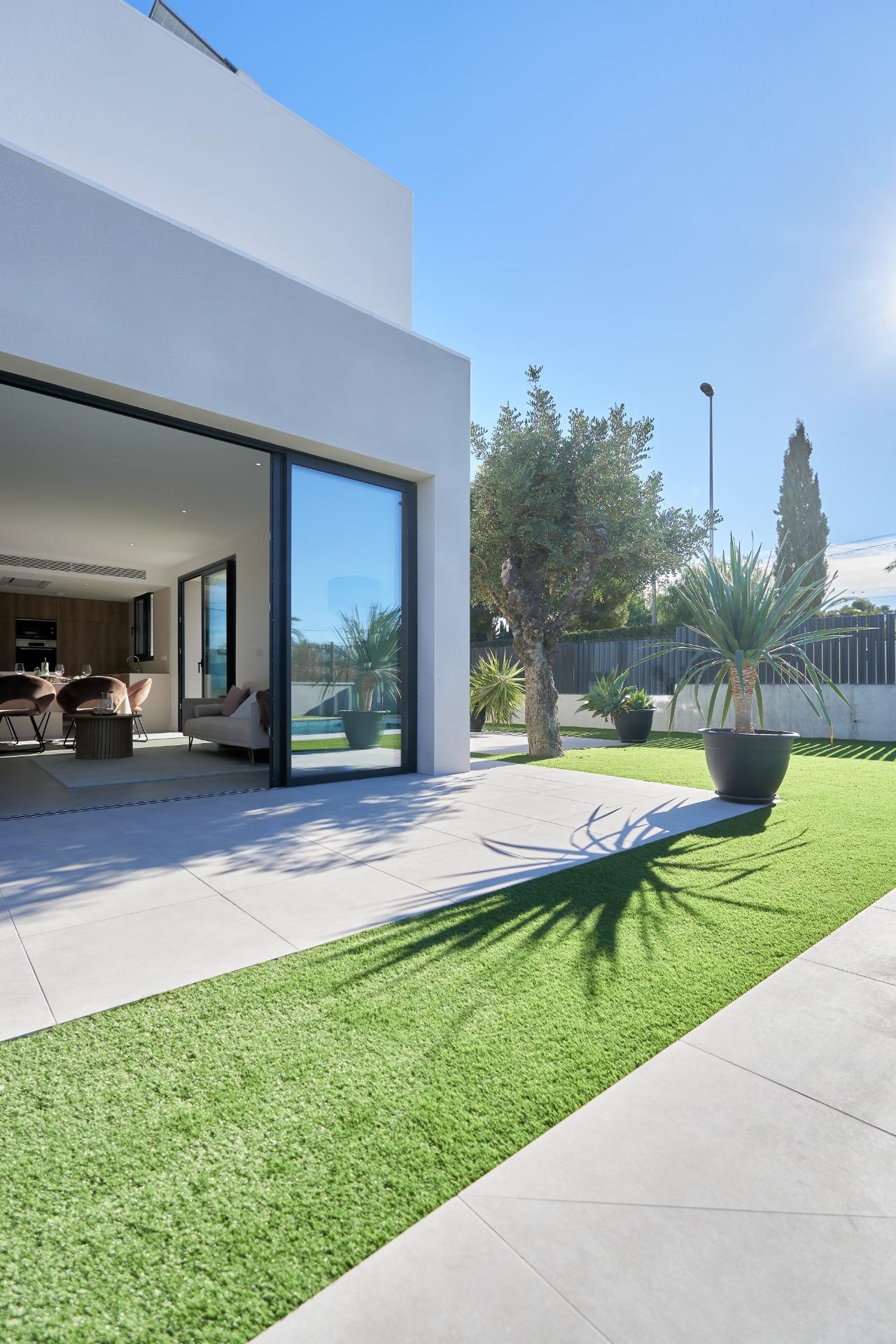 Apartamentos de lujo de nueva construcción en Estepona, a solo 400 m de la playa - Imagen 40